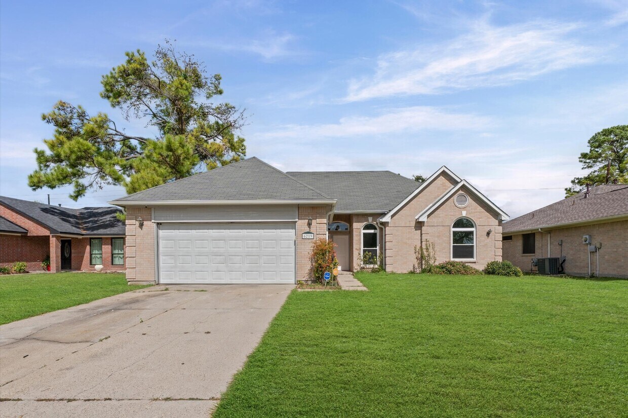 Foto principal - 6219 Springhaven Dr