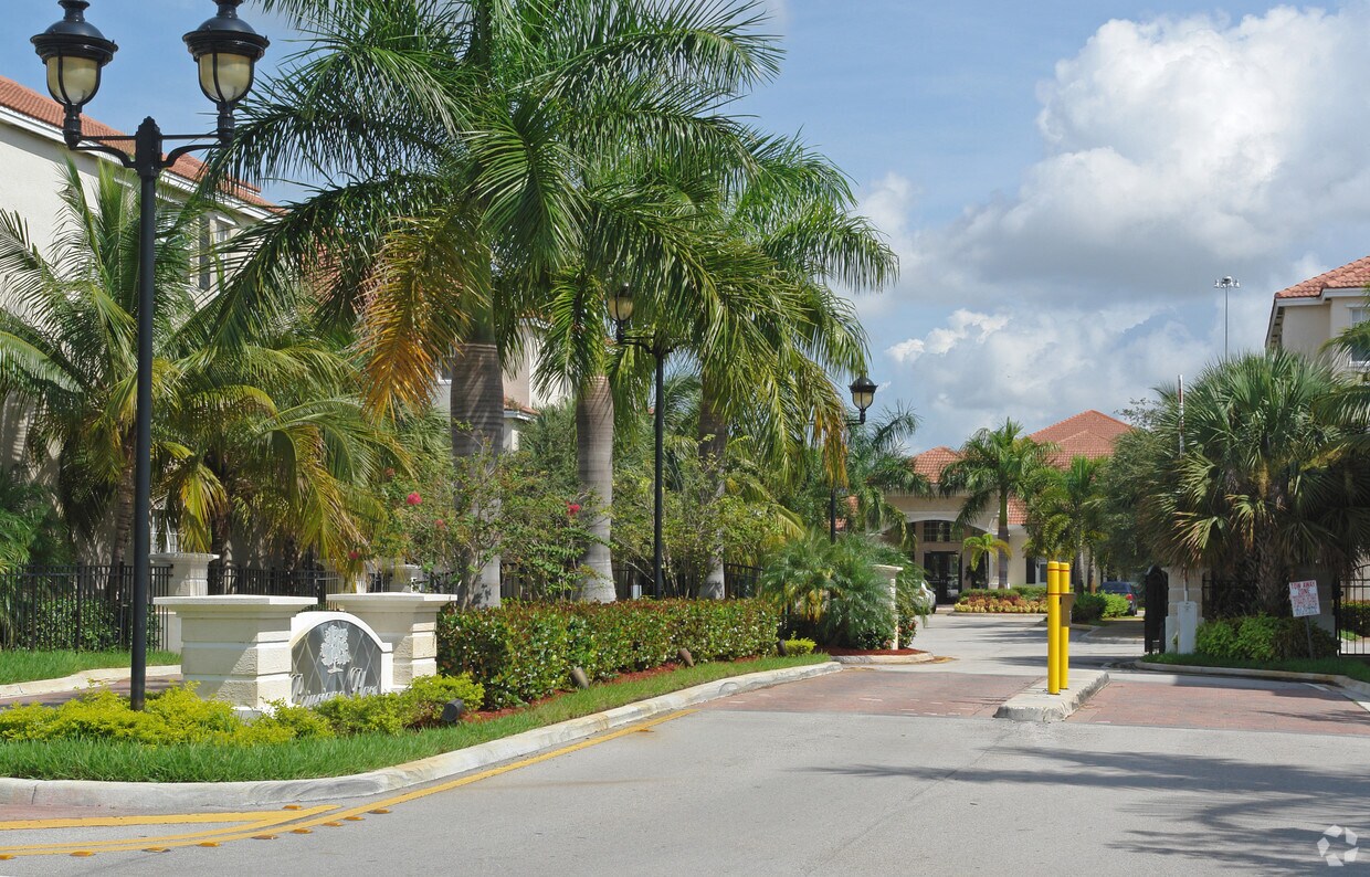Poinciana Place Apartments Pompano Beach, FL