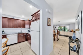 Building Photo - 9278 Vista Del Lago