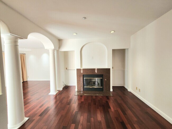 Foto del edificio - Spacious 3 bedroom condo