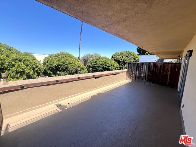 Foto del edificio - 2637 S Centinela Ave