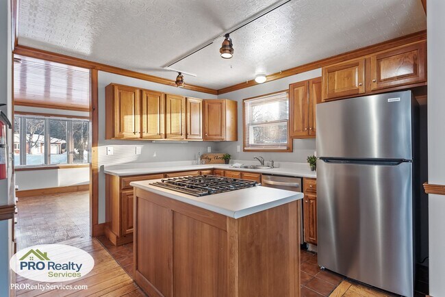 Building Photo - 2 Bedroom Home with a Bonus Office/Den Space