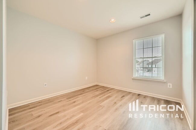 Building Photo - 611 China Clipper Cir