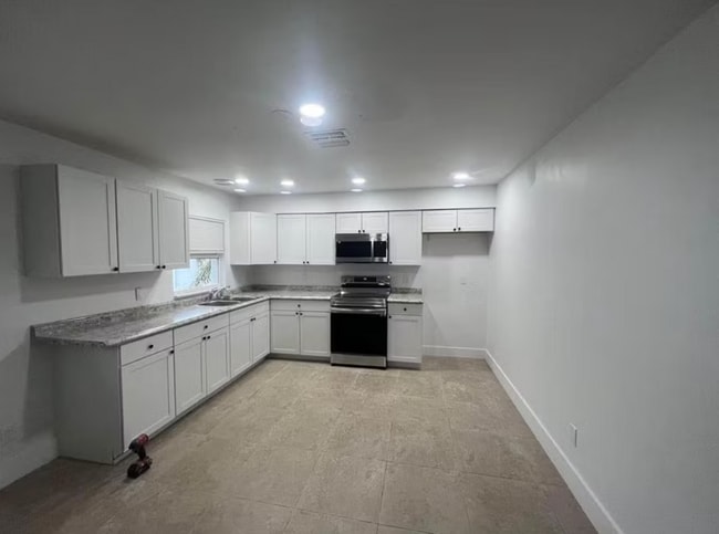 Building Photo - Carmen Ave - Fourplex