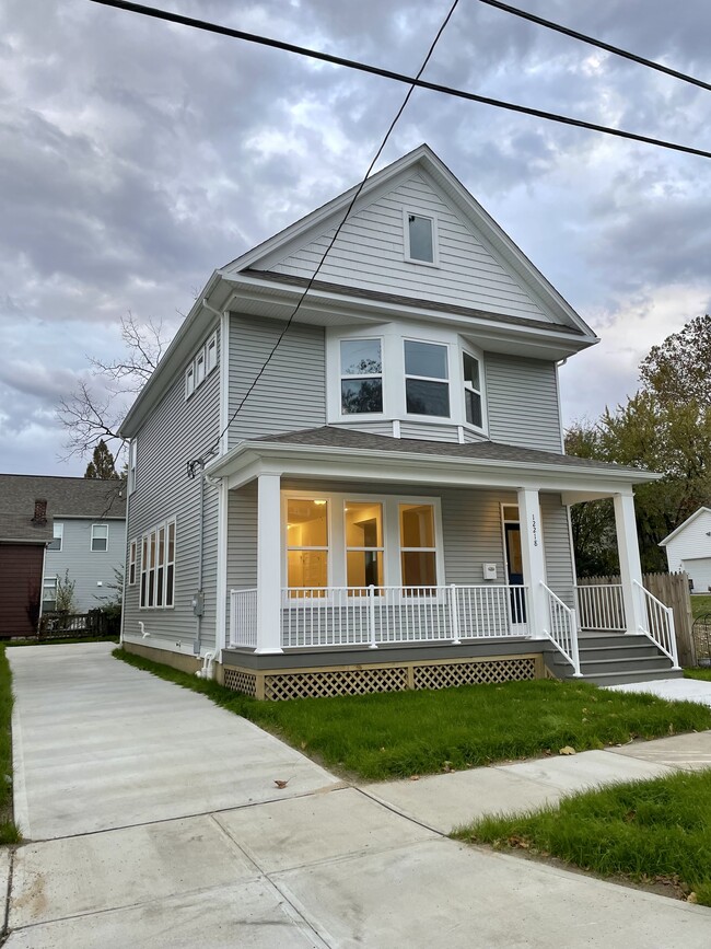 Foto del edificio - 12218 Ashbury Ave