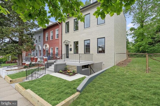 Building Photo - 109 Webster St NW