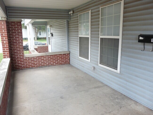 Foto del edificio - 2401 S Center St