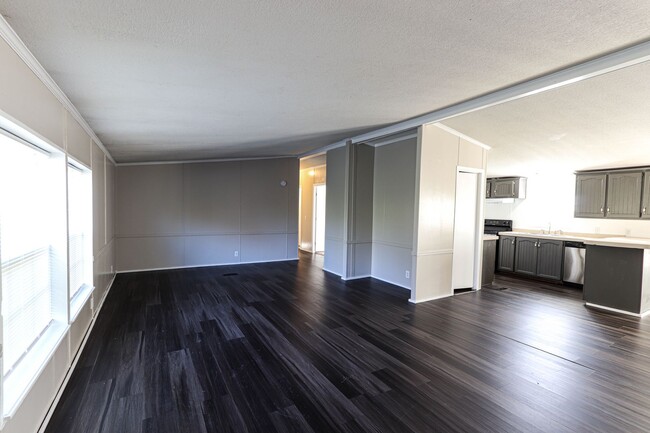Building Photo - $500 off the 1st Full Months Rent!!!  ***N...