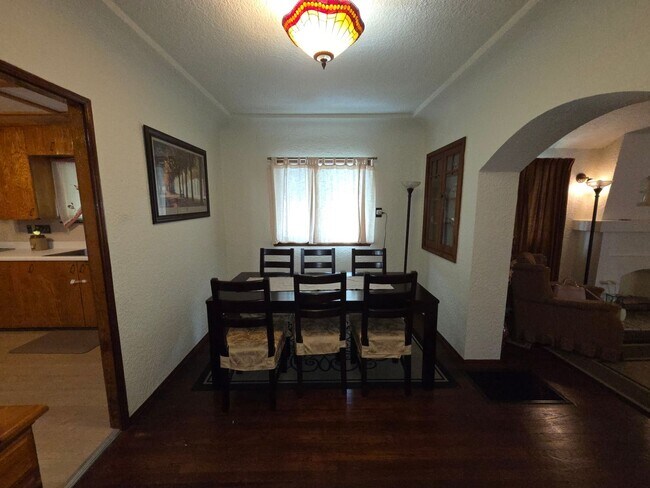 Foto del edificio - Spacious 2 Bedroom 2 Baths Spanish Charmer!