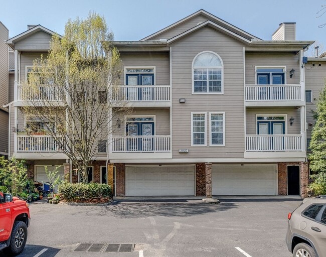 FULLY FURNISHED 2 BED 2 BATH TOWNHOME IN GREENHILLS $2500 PER MONTH. - FULLY FURNISHED 2 BED 2 BATH TOWNHOME IN GREENHILLS $2500 PER MONTH.