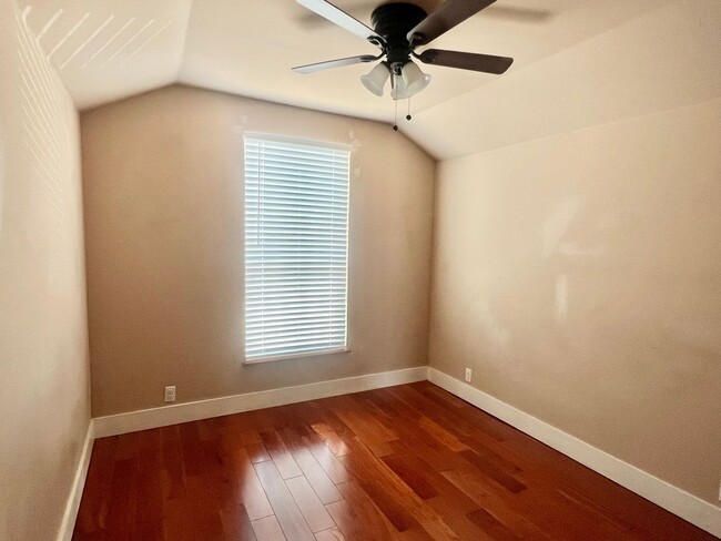Foto del edificio - 2 Bedroom Home W/ Spacious Backyard!