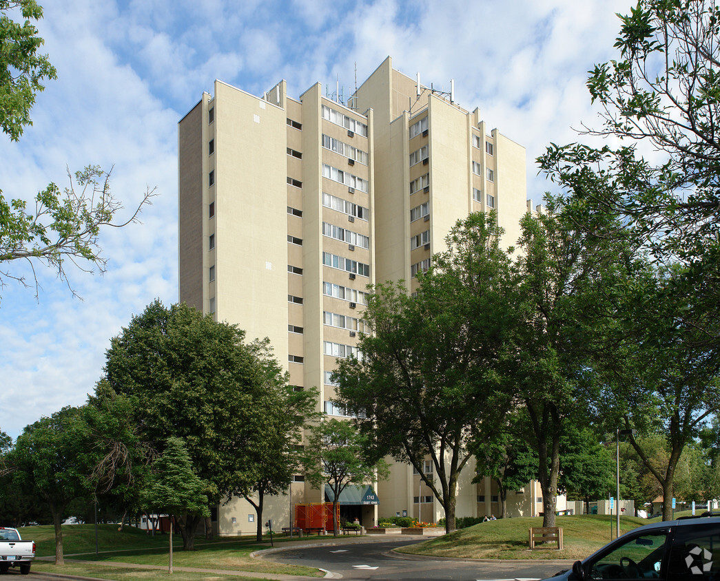 Building Photo - Iowa Hi-Rise