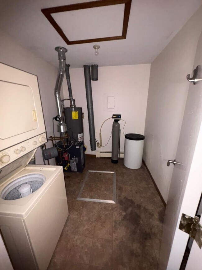 Foto del edificio - 24184 Gundy Dr
