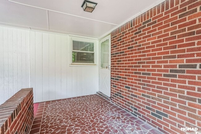 Building Photo - 2257 Collins Dr