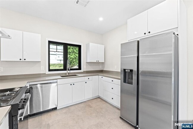 Building Photo - 165 Jefferson Ave