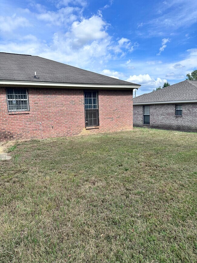 Building Photo - 4066 Fitzpatrick Blvd