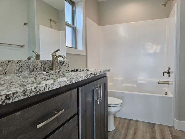 Building Photo - Brand New 3Bed, 2Bathroom Pons Unit With AC