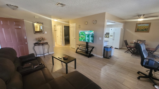 Foto del edificio - 5576 W Rochelle Ave.