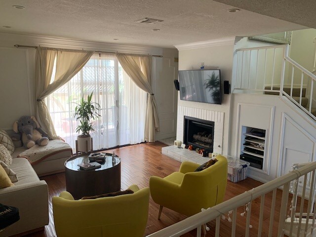 Living room - 1945 N Beachwood Dr
