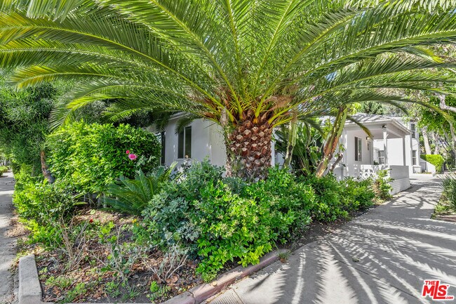 Foto del edificio - 739 Westbourne Dr
