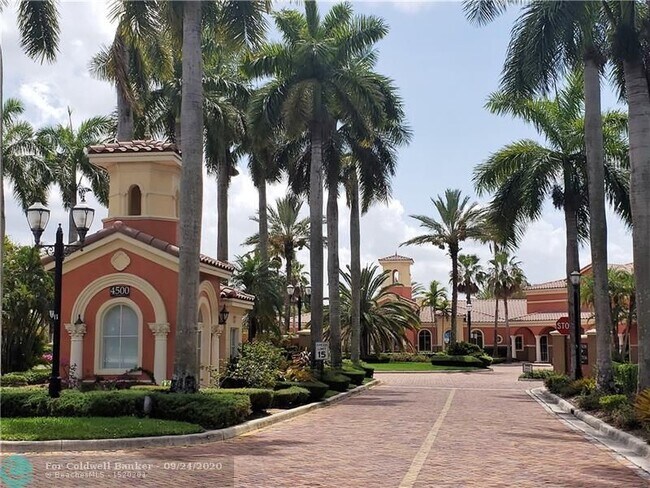 Building Photo - 4704 SW 160th Ave