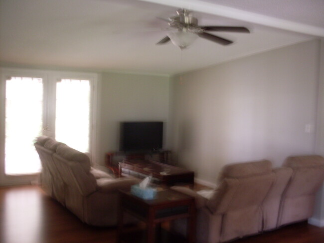 Family Room - 642 Bell Rd