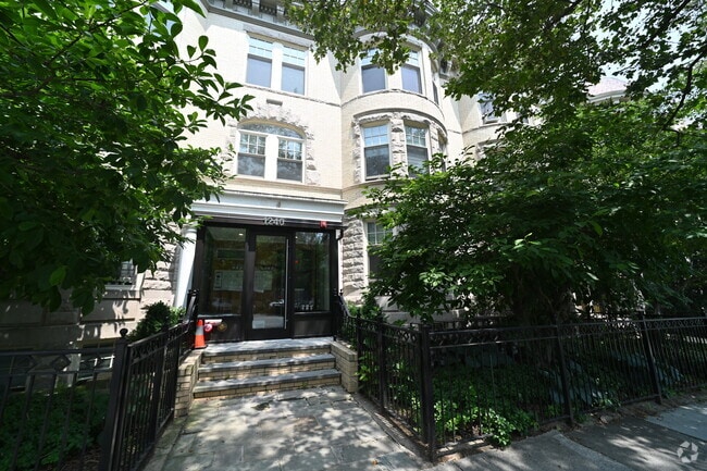 Building Photo - 1249 Beacon St