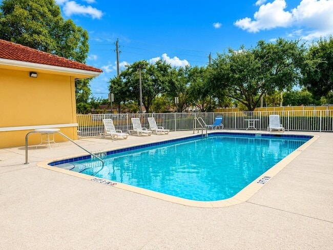 Foto del edificio - 9905 Westwood Dr