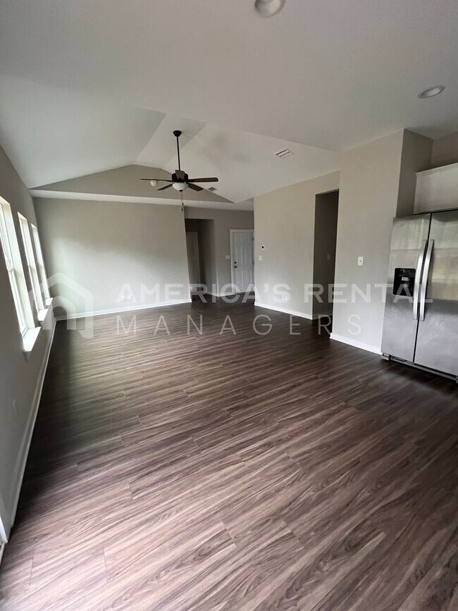 Foto del edificio - Home for Rent in Bay Minette, AL!! ***$500...