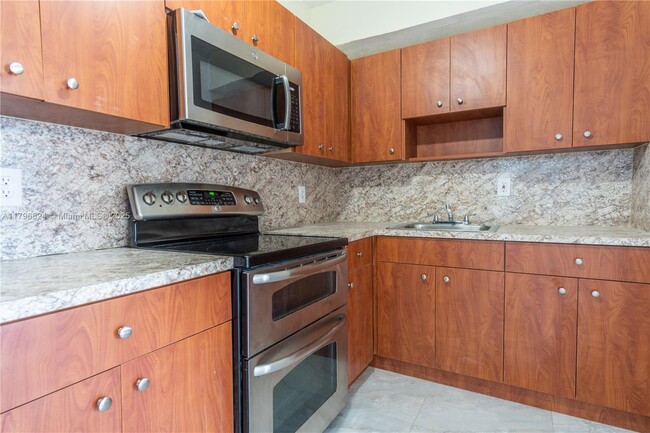 Foto del edificio - 277 NW 48th St