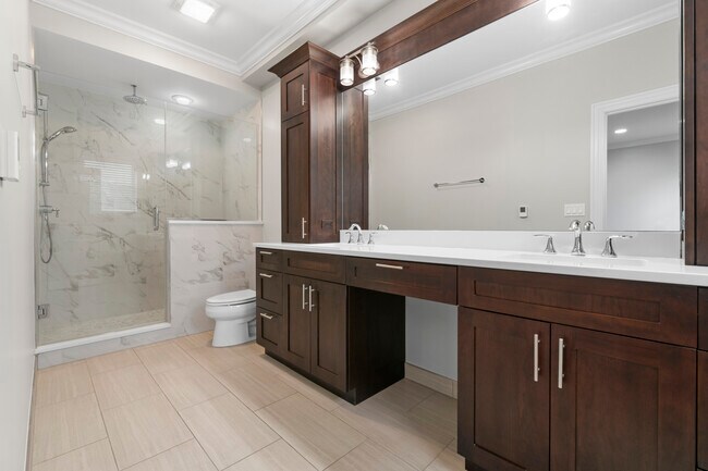 Foto del edificio - 1356 W Grand Ave