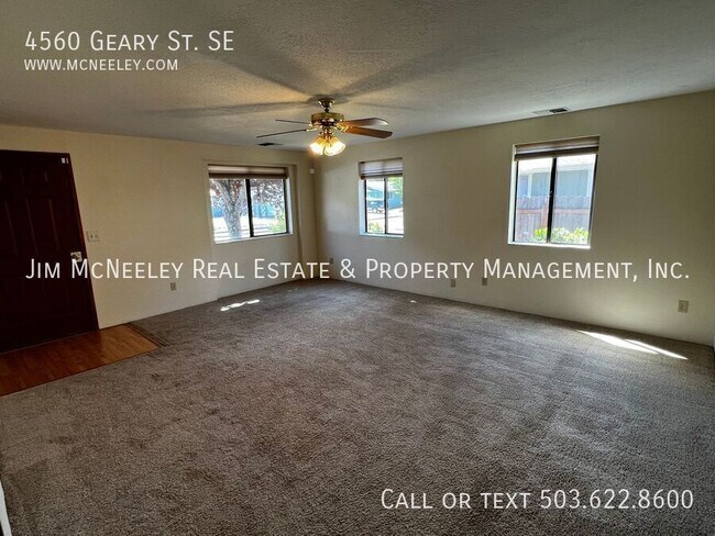 Foto del edificio - 4560 SE Geary St