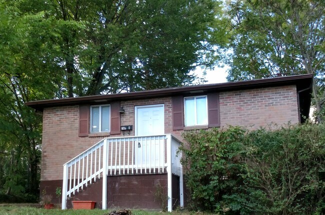 Building Photo - 760 Lynwood Ave