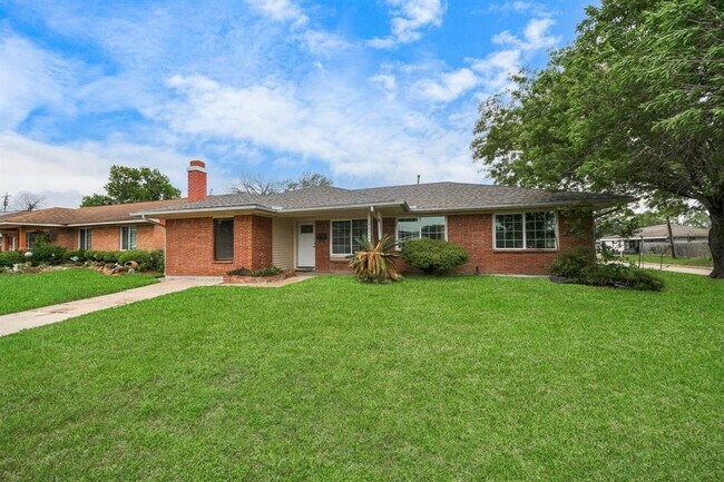 Foto del edificio - 3111 Tanglebriar Dr