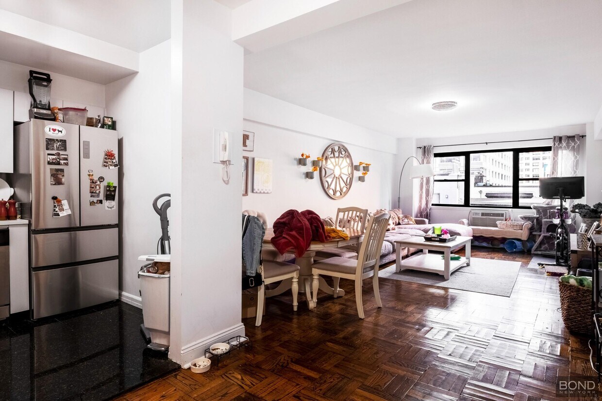 Primary Photo - 219 E 69th St