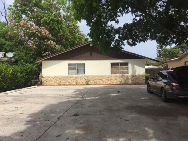 Primary Photo - 910 S L St