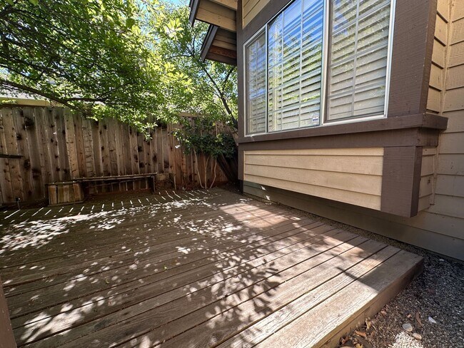 Foto del edificio - Large 5 Bed with Community Pool Access!!