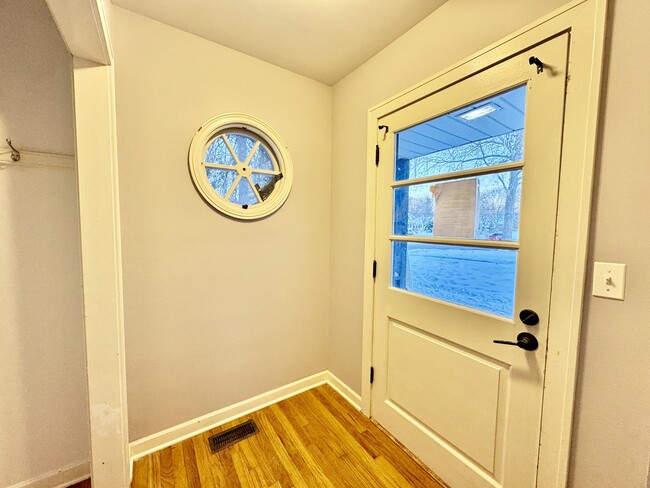 Building Photo - 28W791 Batavia Rd