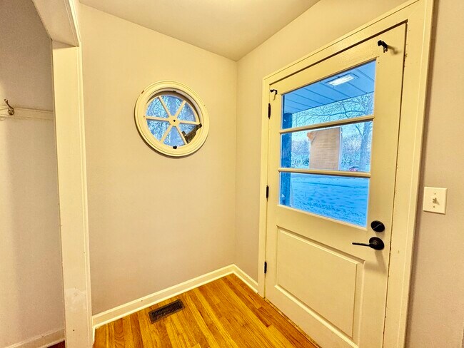 Foto del edificio - 28W791 Batavia Rd