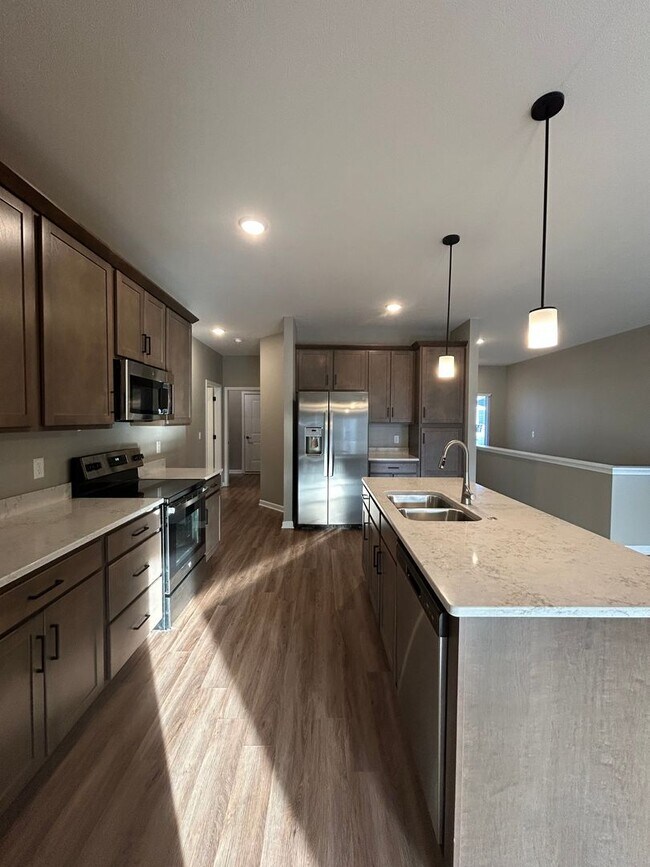 Building Photo - Newly Built 3-bed and 3-bath Townhome: 178th and Giles