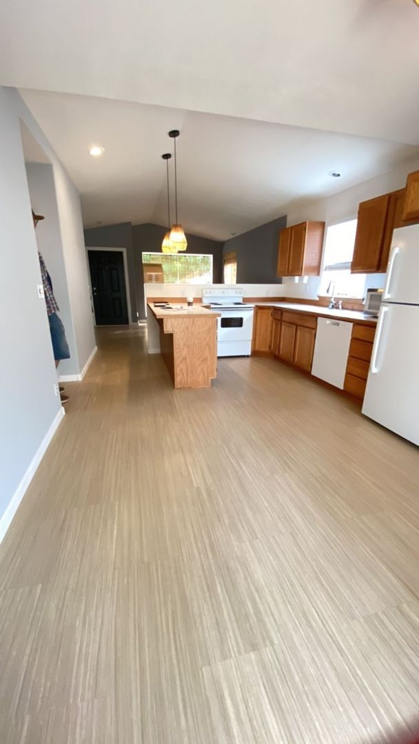 Foto del edificio - Rent Reduction! 3-Bed, 2-Bath Home with Mo...