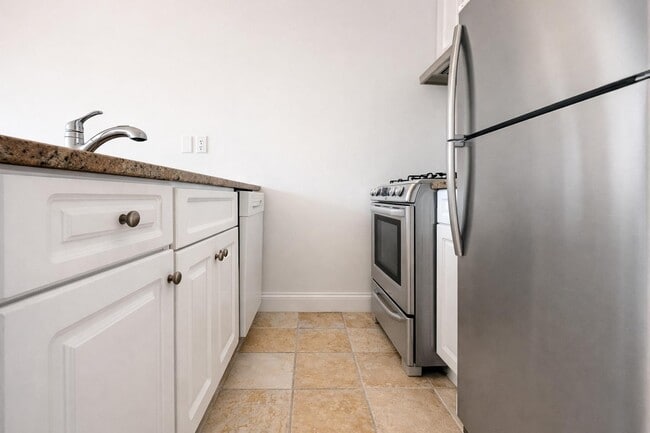 Foto del edificio - 302 W 107th St