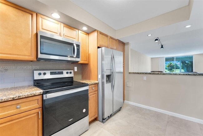 Foto del edificio - 9811 N Hollybrook Lake Dr