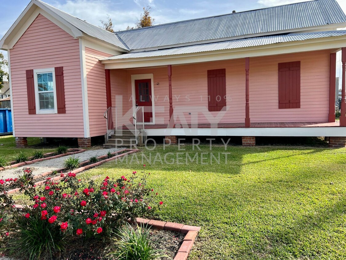 Primary Photo - 2 Bedroom, 1 Bathroom House is Available Now!