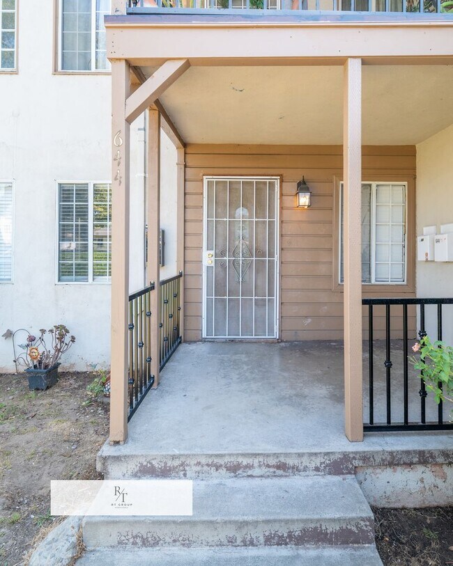 Building Photo - Prime Location Apartment with Remodeled Ki...