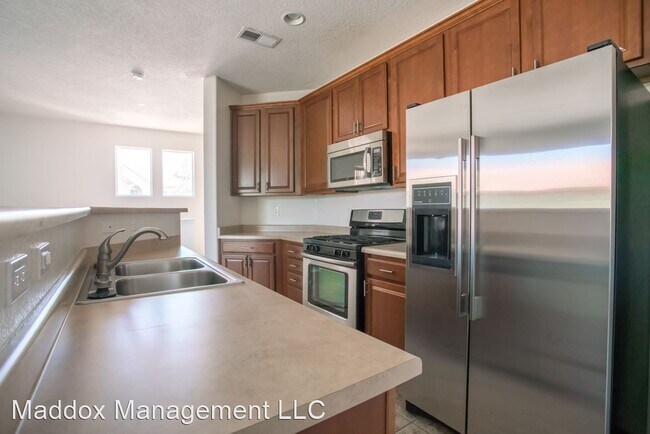 601 Menaul Blvd NE photo'