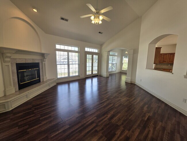 Building Photo - 302 Cross Creek Dr