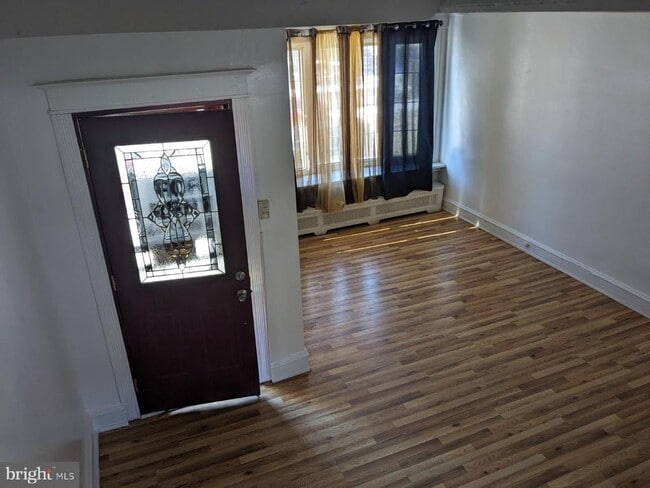 Foto del edificio - 7131 Louise St