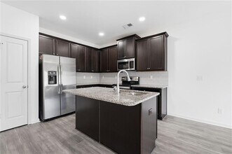 Building Photo - 7134 Gladstone Cir