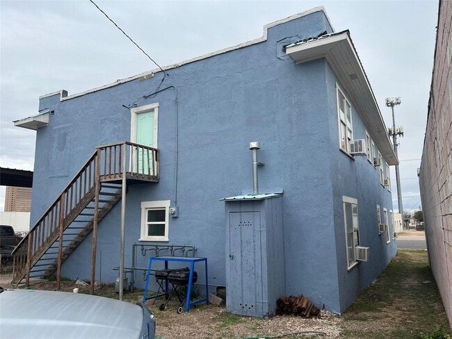 Building Photo - 1002 Butternut St